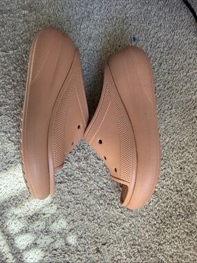 CROCS Open-Toe Clog Slides in Dusty Rose